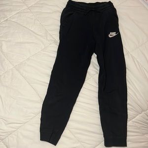 Nike woman’s sweatpants size XS-Almost new condition barely worn